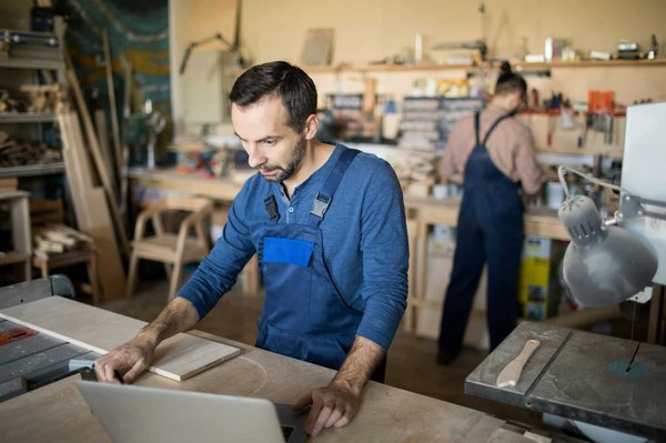 Travaux de menuiserie : conseils pour trouver un professionnel à Besançon