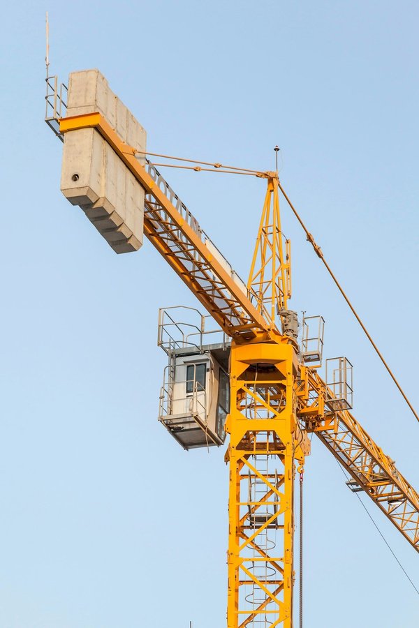 Grue à tour : types, fonctionnement et avantages de la location